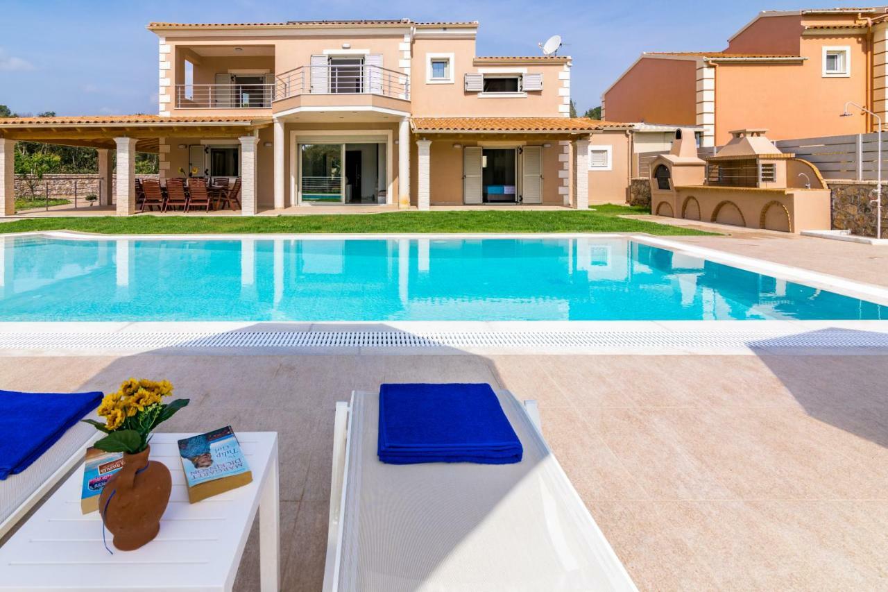 Villa Johnnie Pouládes Esterno foto