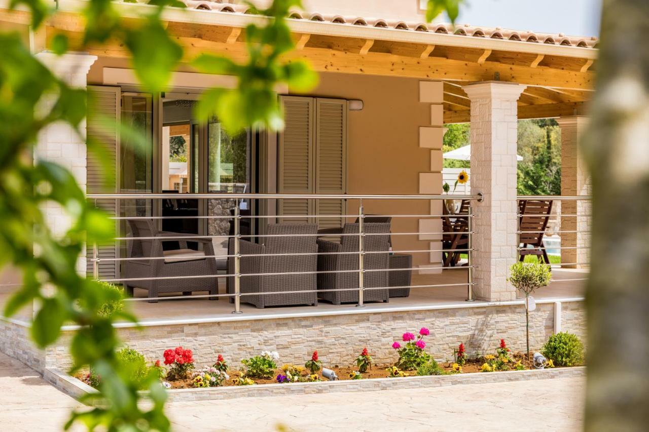 Villa Johnnie Pouládes Esterno foto