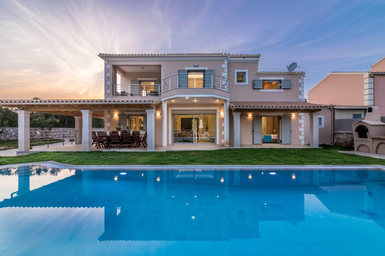Villa Johnnie Pouládes Esterno foto