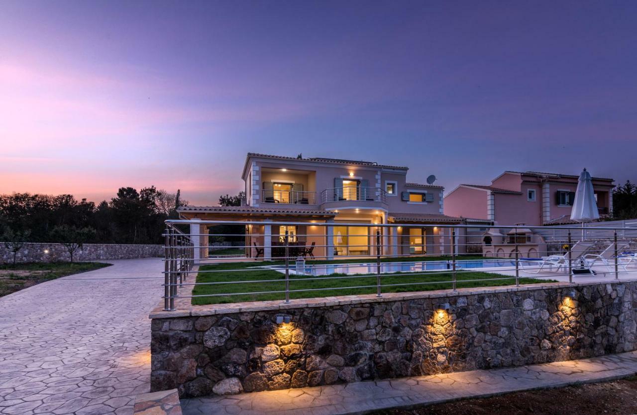 Villa Johnnie Pouládes Esterno foto