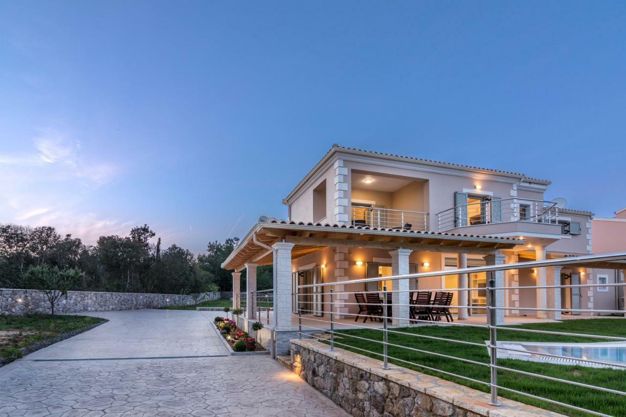 Villa Johnnie Pouládes Esterno foto